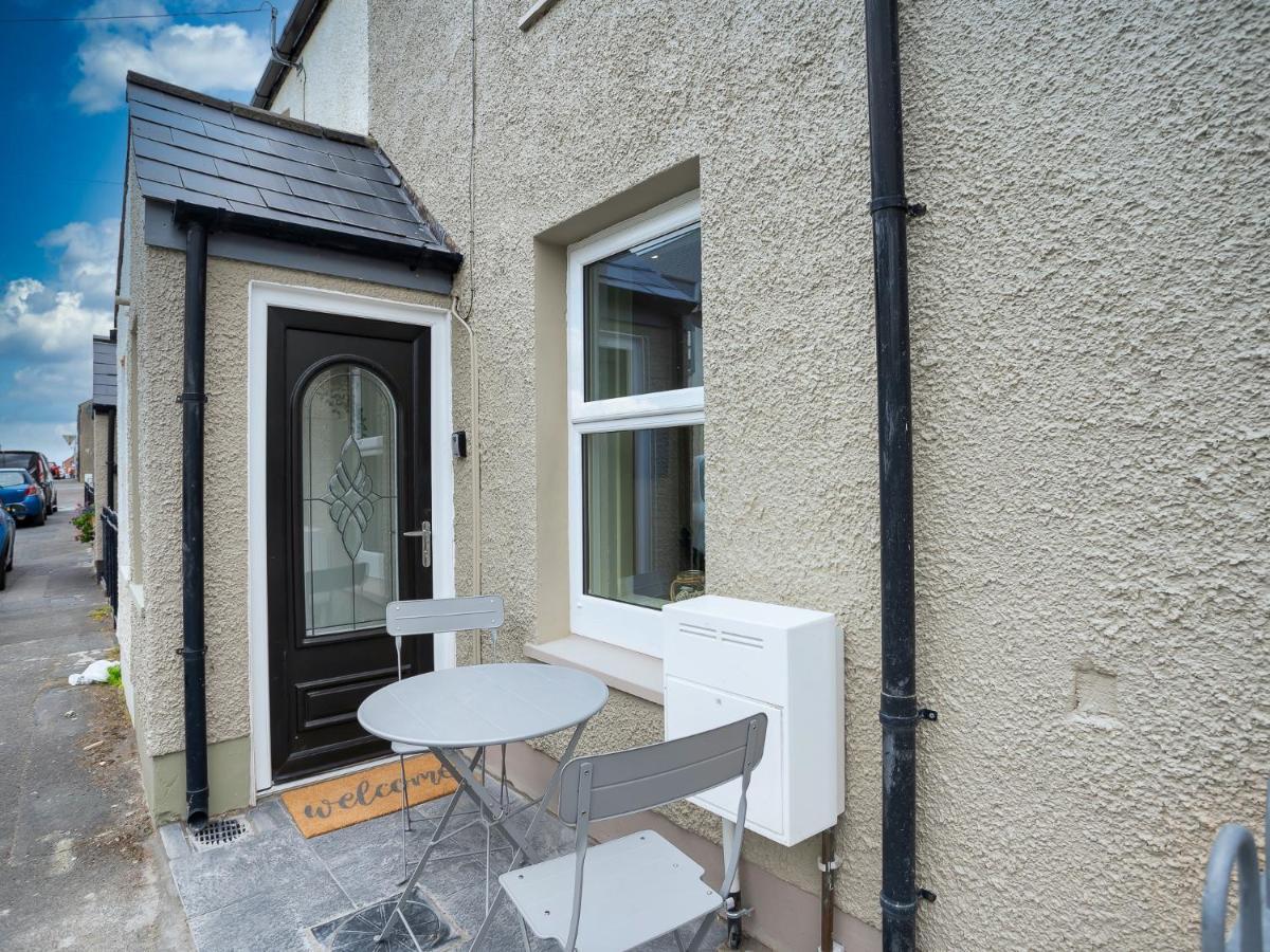 The Views Townhouse Villa Newcastle  Exterior photo